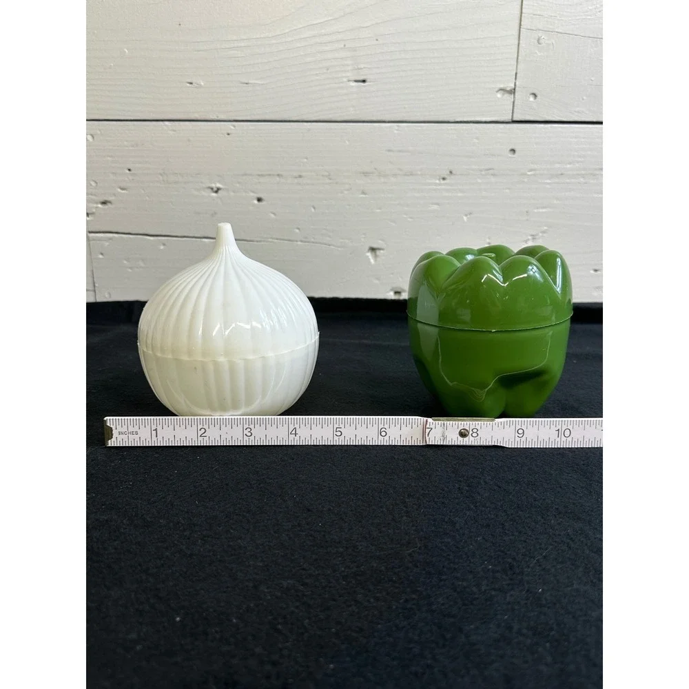 Vintage Style Plastic Food Saver Pods Set Onion Bell Pepper Avocado Green White